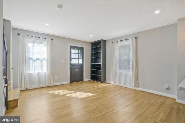 5758 BISCAYNE DR, Alexandria, VA 22303