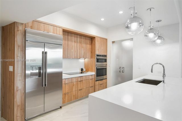 400 Alton Rd 409, Miami Beach, FL 33139