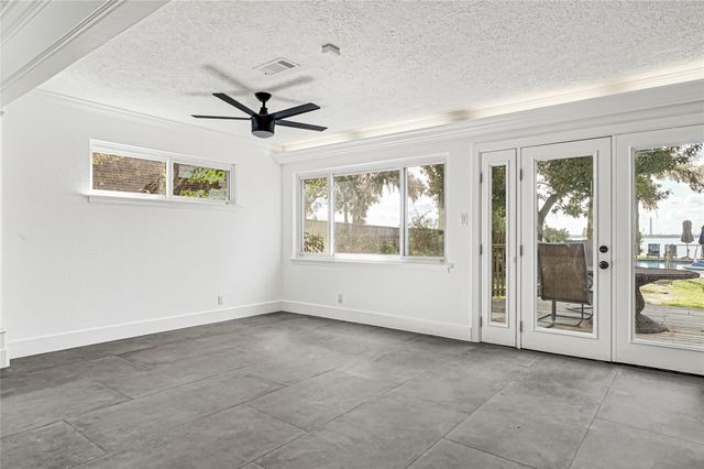 404 S Burnett Drive, Baytown, TX 77520