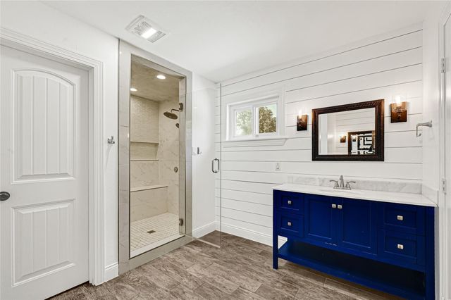 404 S Burnett Drive, Baytown, TX 77520