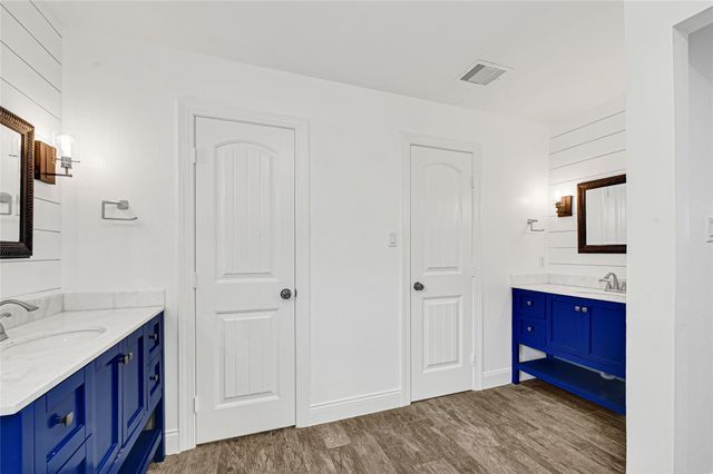 404 S Burnett Drive, Baytown, TX 77520