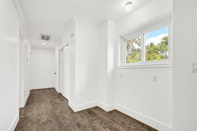 404 S Burnett Drive, Baytown, TX 77520