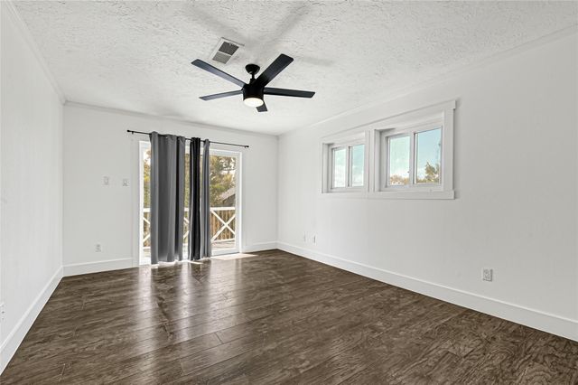 404 S Burnett Drive, Baytown, TX 77520