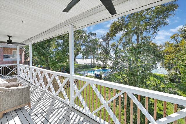 404 S Burnett Drive, Baytown, TX 77520