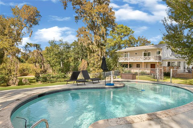 404 S Burnett Drive, Baytown, TX 77520