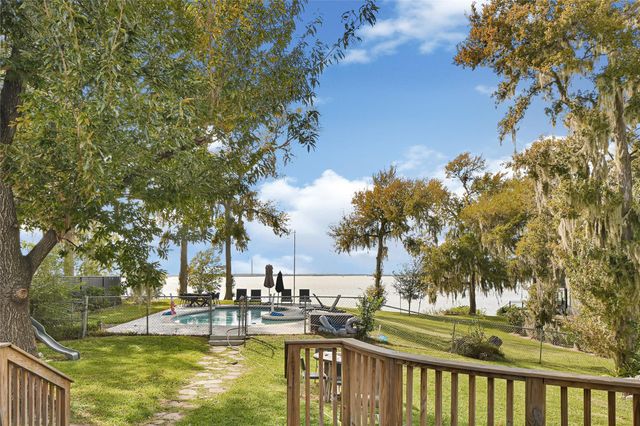 404 S Burnett Drive, Baytown, TX 77520