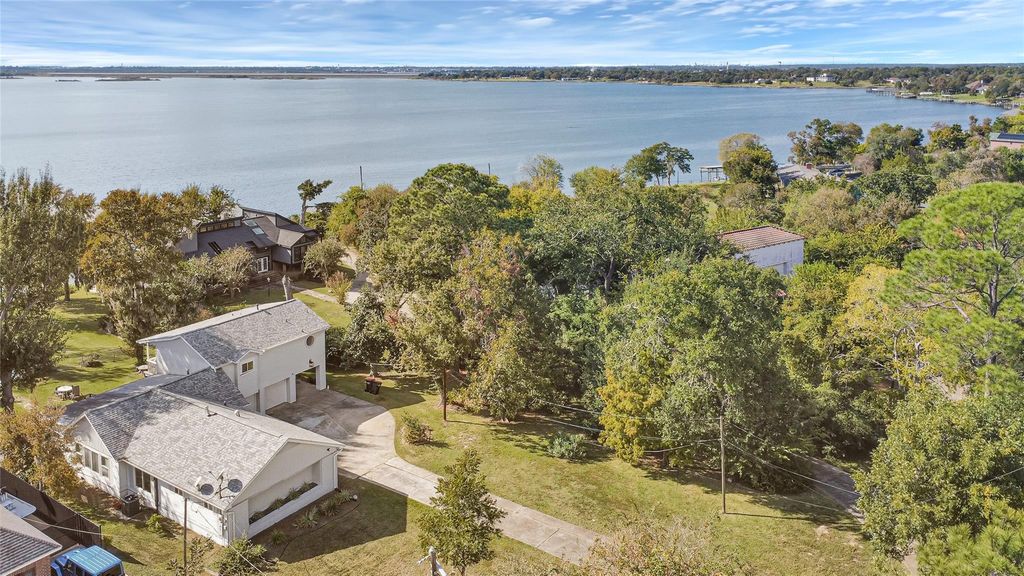 404 S Burnett Drive, Baytown, TX 77520