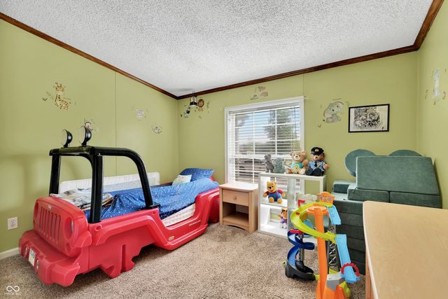 38 Fountain Lake Drive, Greenfield, IN 46140