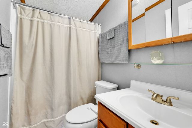 38 Fountain Lake Drive, Greenfield, IN 46140