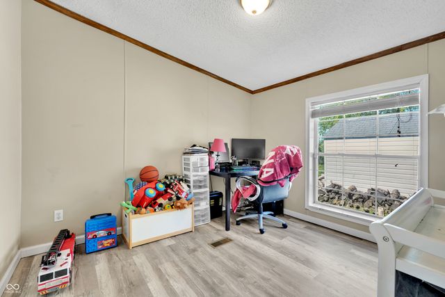 38 Fountain Lake Drive, Greenfield, IN 46140