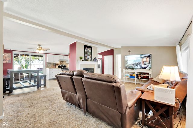 38 Fountain Lake Drive, Greenfield, IN 46140