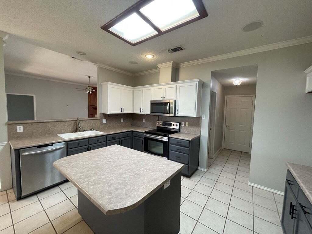 Image 8 of property listing at 3513 Shadyhill Drive, San Angelo, TX 76904