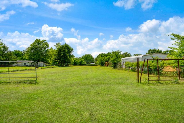 735 1st Street SW, Detroit, TX 75436