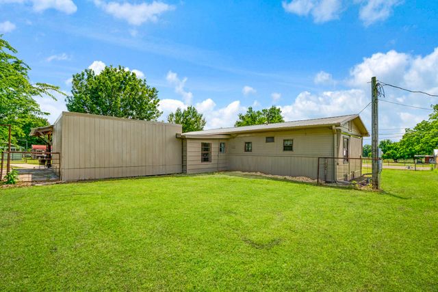 735 1st Street SW, Detroit, TX 75436