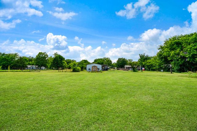 735 1st Street SW, Detroit, TX 75436