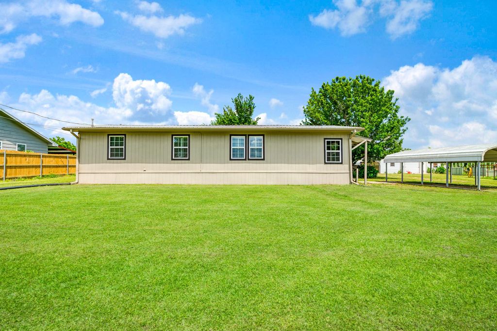 735 1st Street SW, Detroit, TX 75436
