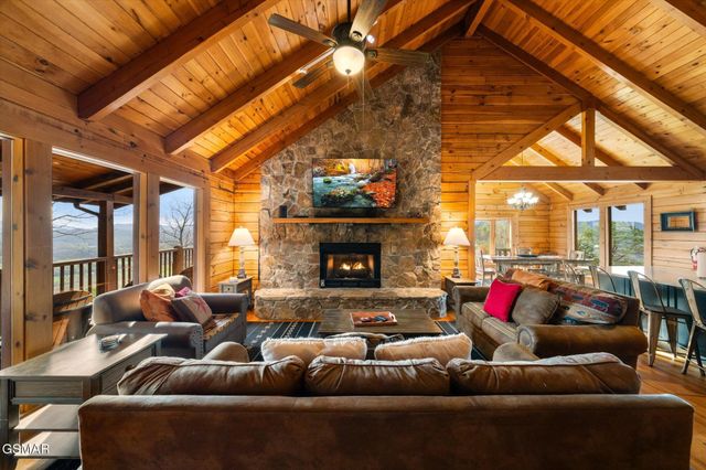 2485 Black Bear Ridge Way, Sevierville, TN 37862