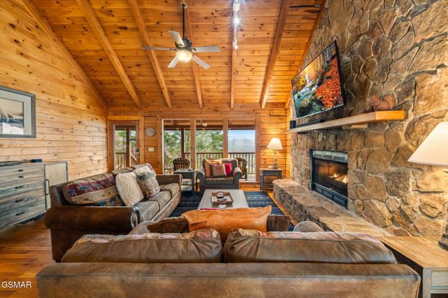 2485 Black Bear Ridge Way, Sevierville, TN 37862