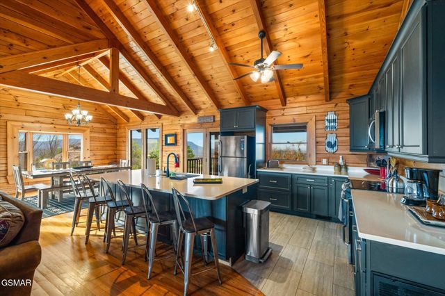 2485 Black Bear Ridge Way, Sevierville, TN 37862