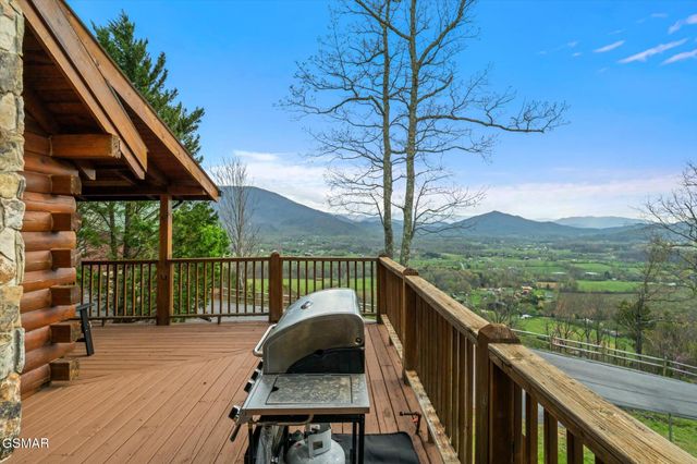 2485 Black Bear Ridge Way, Sevierville, TN 37862
