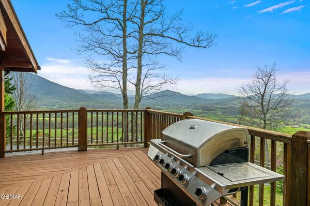 2485 Black Bear Ridge Way, Sevierville, TN 37862