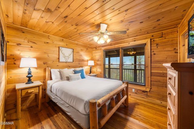 2485 Black Bear Ridge Way, Sevierville, TN 37862