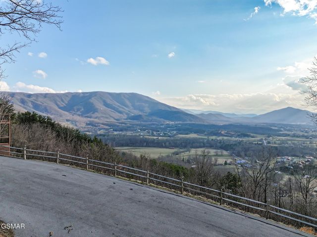 2485 Black Bear Ridge Way, Sevierville, TN 37862