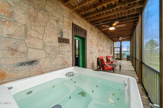 2485 Black Bear Ridge Way, Sevierville, TN 37862