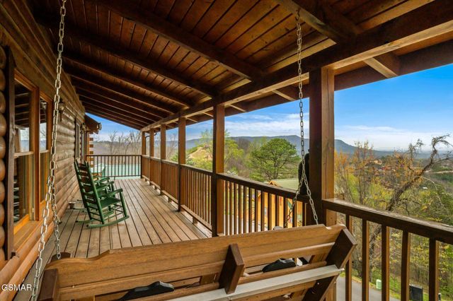 2485 Black Bear Ridge Way, Sevierville, TN 37862