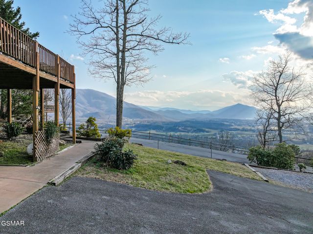 2485 Black Bear Ridge Way, Sevierville, TN 37862