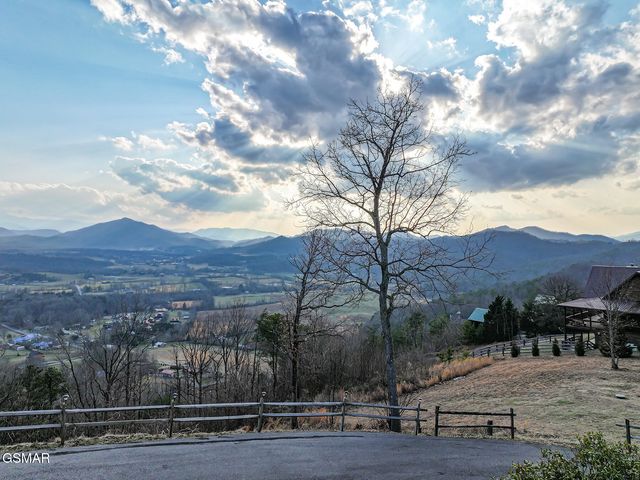 2485 Black Bear Ridge Way, Sevierville, TN 37862