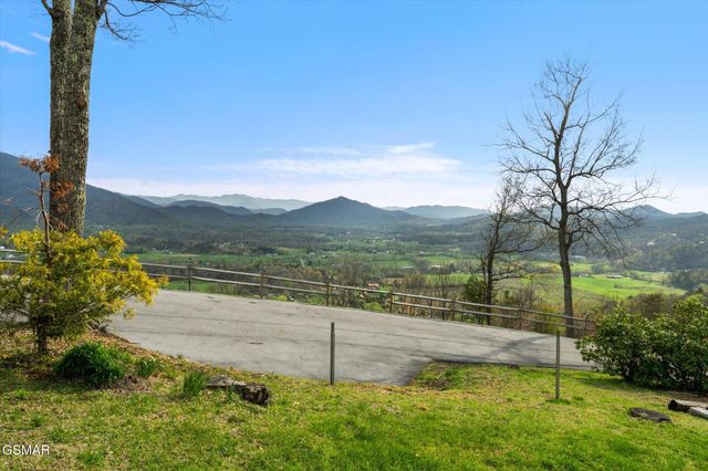 2485 Black Bear Ridge Way, Sevierville, TN 37862