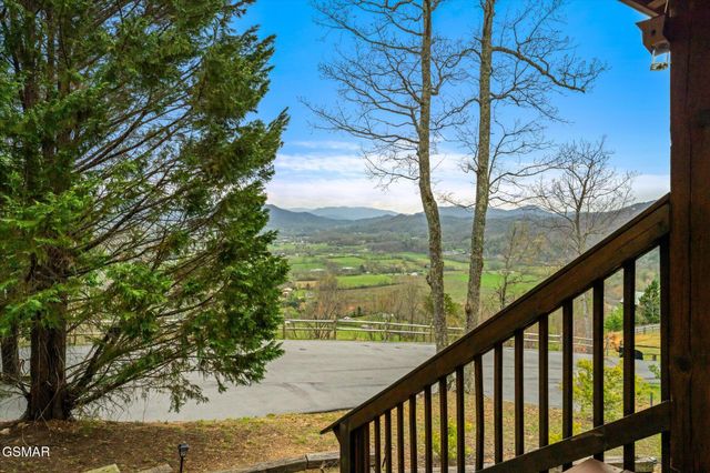 2485 Black Bear Ridge Way, Sevierville, TN 37862