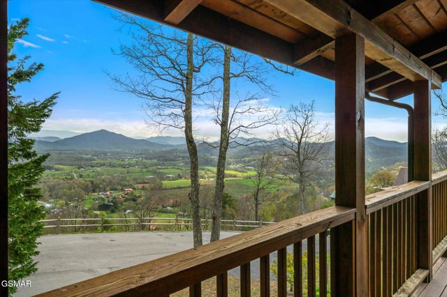 2485 Black Bear Ridge Way, Sevierville, TN 37862