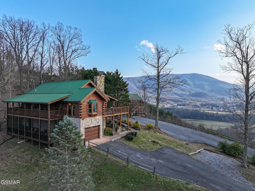 2485 Black Bear Ridge Way, Sevierville, TN 37862