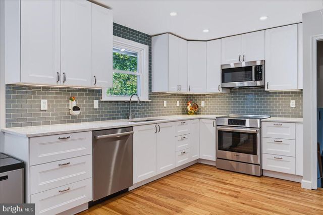 1803 GRAVERS LN, Wilmington, DE 19810