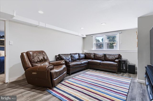 1803 GRAVERS LN, Wilmington, DE 19810