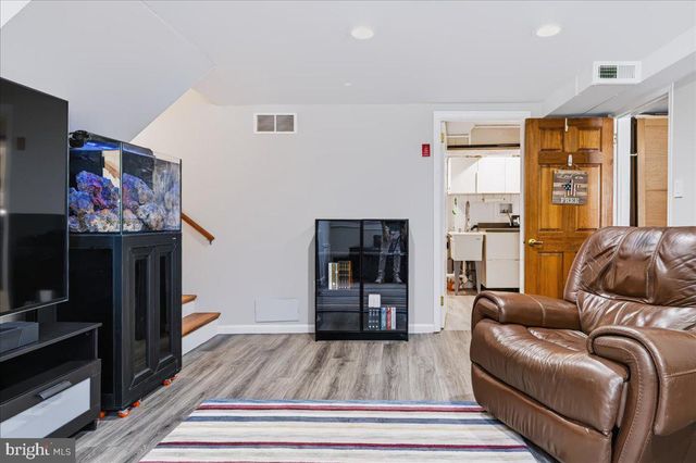 1803 GRAVERS LN, Wilmington, DE 19810