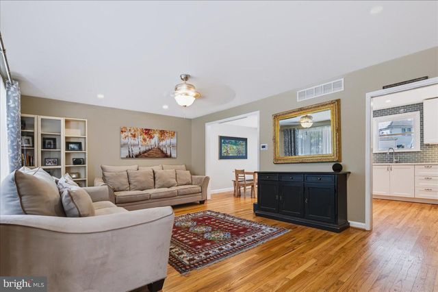 1803 GRAVERS LN, Wilmington, DE 19810