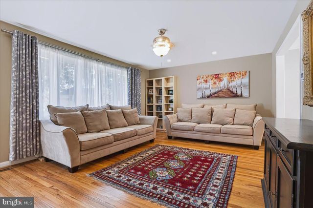 1803 GRAVERS LN, Wilmington, DE 19810