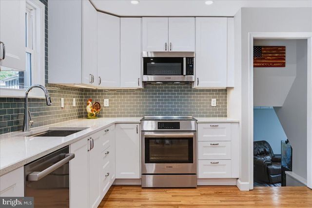1803 GRAVERS LN, Wilmington, DE 19810