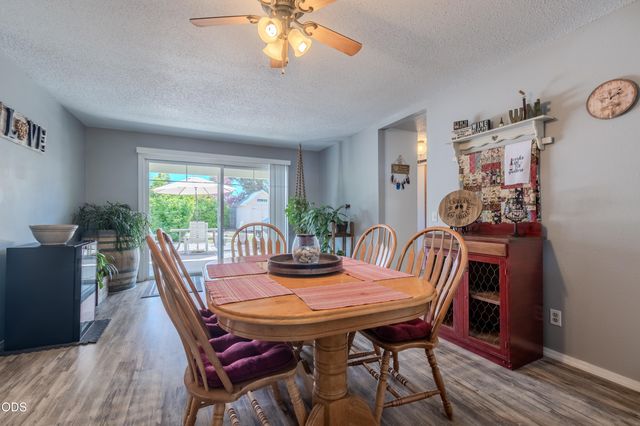 212 Windsor Way, Central Point, OR 97502