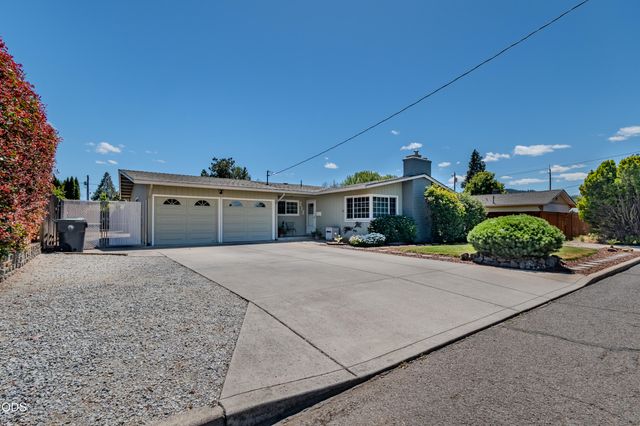 212 Windsor Way, Central Point, OR 97502