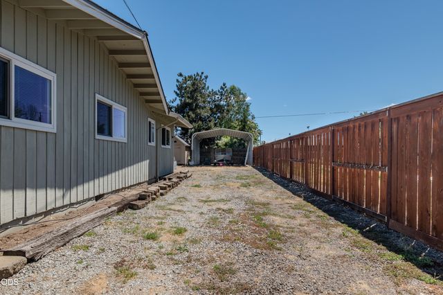 212 Windsor Way, Central Point, OR 97502