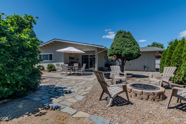 212 Windsor Way, Central Point, OR 97502