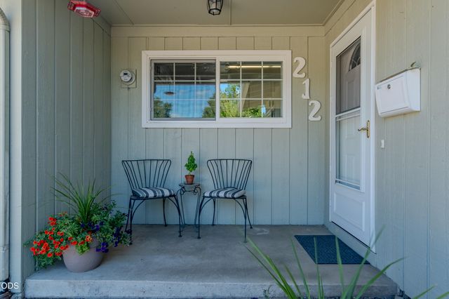 212 Windsor Way, Central Point, OR 97502