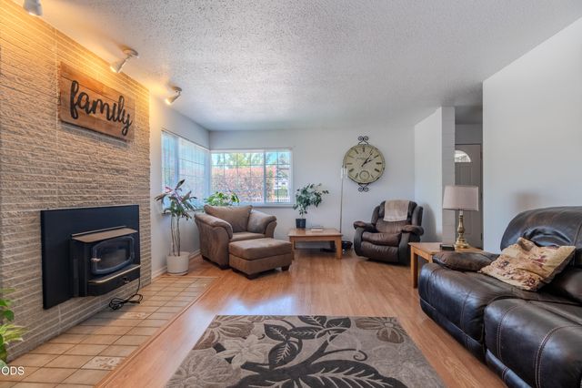 212 Windsor Way, Central Point, OR 97502