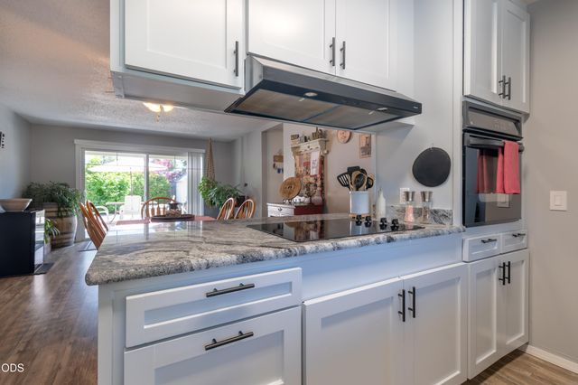 212 Windsor Way, Central Point, OR 97502