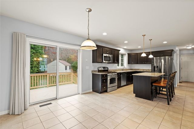 420 Cottrell Road, Tiverton, RI 02878