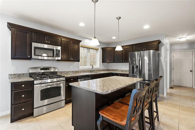 420 Cottrell Road, Tiverton, RI 02878